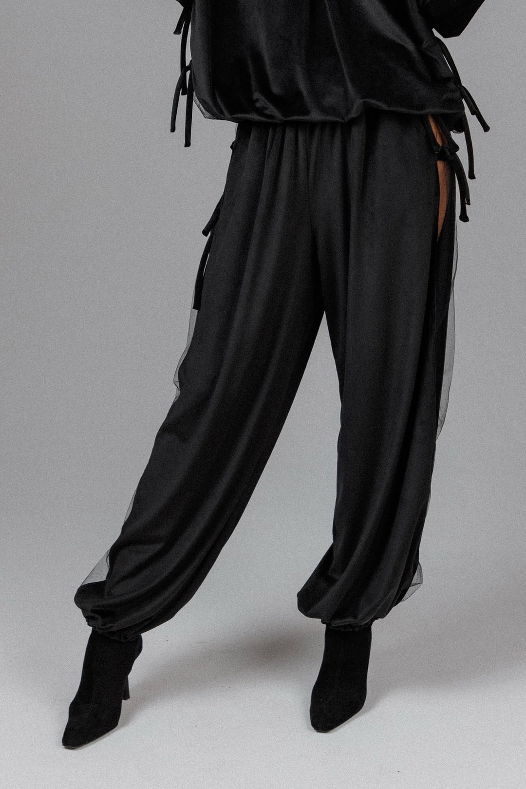 Yuphin - Pantalones De Satén Con Corte Lateral Y Corte De Globo