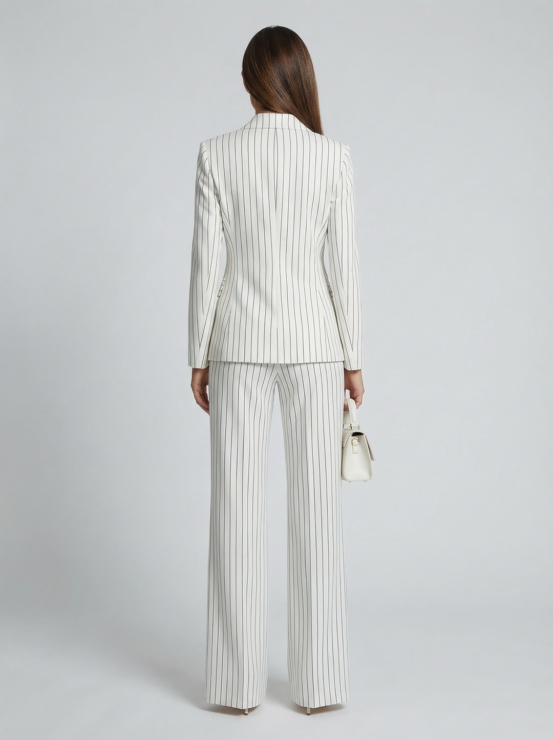 Shaye - Elegante Traje Diplomático